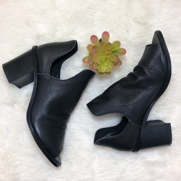 Chinese Laundry Lash Peep Toe Ankle Booties - Picture 2 of 8